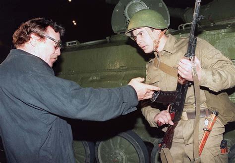 Casey Newman Kabar Russian Coup 1991
