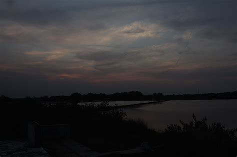 무료 이미지 일몰 어두운 새벽 수평선 강 황혼 저녁 구름 분위기 물 해돋이 잔광 저수지 반사 고요한