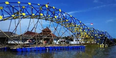 Jembatan Apung Pertama Di Indonesia Akan Segera Dioperasikan