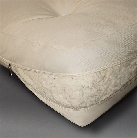 Futonmatratzen liegen in der regel nicht unmittelbar auf dem boden auf, sondern werden in ein niedriges bettgestell eingelegt. Futon-Matratze "Suma-Lotus" - Klassischer Baumwollfuton ...