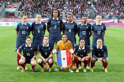 Ou plutôt admirer les jolies joueuses de l'équipe de france pour comprendre que foot et féminité sont compatibles. La France organisera le Mondial féminin en 2019 (avec ...
