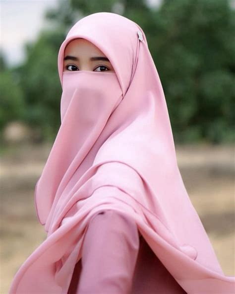 Cewek muslimah #hijab #hijab #cadar | Fotografi pasangan muslim, Baju fashion muslim, Wanita