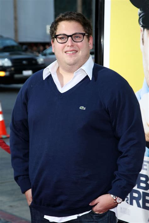 Darstellender künstler, der mit sprache, mimik und gestik eine rolle verkörpert. Schauspieler Jonah Hill: Vom XXL-Buddy zum Dressman - DER ...