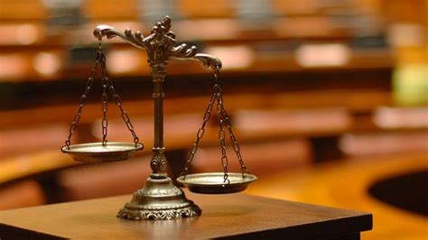 100+ Contoh Judul Skripsi Hukum dalam Berbagai Kasus (Rekomended)
