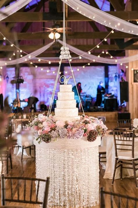 18 Hanging Wedding Cakes That Are The Ultimate Showstoppers CHWV Mod