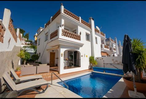 Punta Lara villa 3 bedroom MARINA BELLA - JJ Nerja Rentals