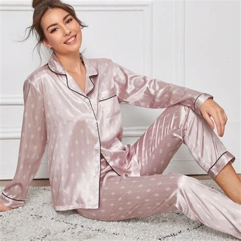 How To Choose Comfortable And Skin Friendly Sleepwear Fabulous