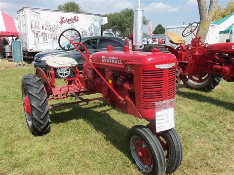 Farmall B Tricycle Farmall Agriculture Tractor Classic Tractor
