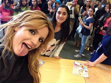 Bella And Fans Bella Thorne Bella