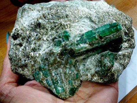Gia Certified Emerald Specimen 2266 Cts Af Rocks And Gems Crystals