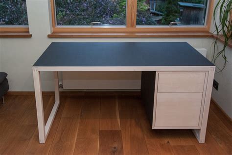 Bekant schreibtisch mit abschirmung linoleum blau weiss ikea bekant schreibtisch 3d modell 15 fbx max free3d ikea bekant schreibtisch gunstig kaufen ebay beccant schreibtisch eichenfurnier schwarz 590 228 06 bekant schreibtisch schwarz gebeiztes eschenfurnier schwarz ikea bekant schreibtisch burotisch in schleswig holstein. » Schreibtisch in Ahorn und Linoleum - Holzwerkstatt