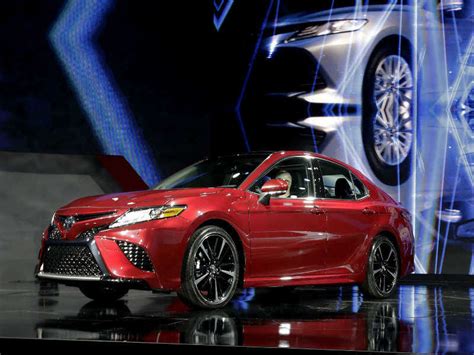 Toyota Camry Toyota Unveils Stylish 2018 Camry At Detroit Auto Show