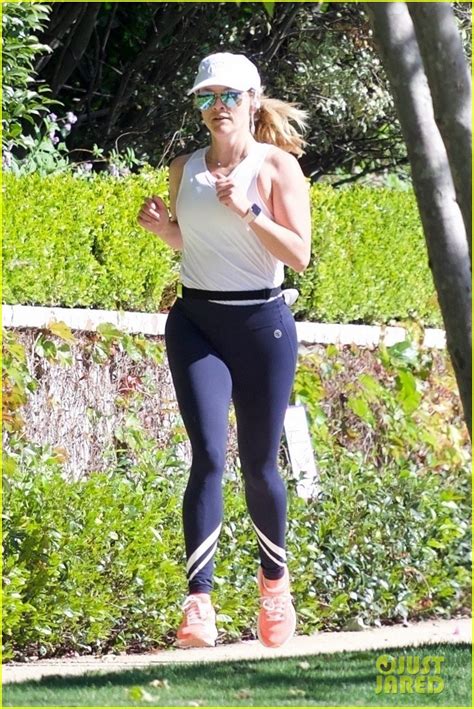 Reese Witherspoon Jogs Before Getting Lunch With Friends In LA Photo Reese