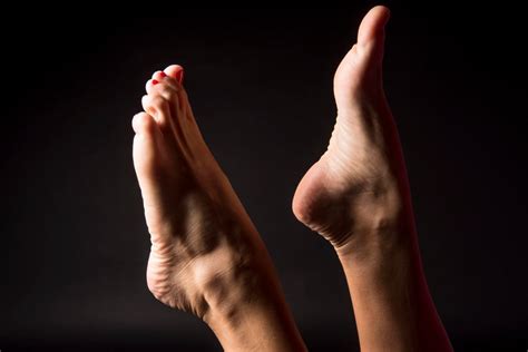 These Honest Images Show How Women Really Feel About Their Feet Huffpost Uk Style And Beauty