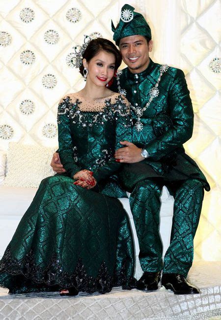 This modern yet feminine style is just the reception dress you need for your formal wedding. Scha Al-Yahya & Awal Ashaari, whose attires were designed ...