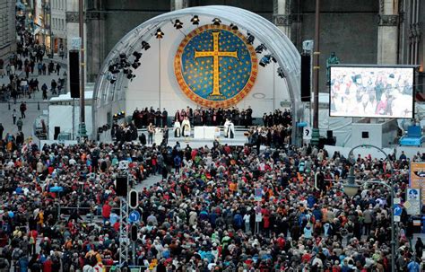 Der ökumenische kirchentag (ökt) ist ein ökumenisches laientreffen von christen, vor allem der beiden großen konfessionen in deutschland. Fotos: 2. Ökumenischer Kirchentag in München - Deutschland ...