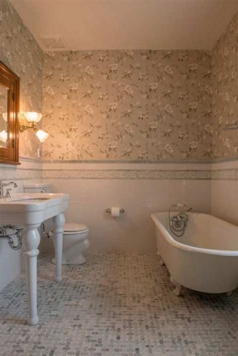 10716 diversey avenue melrose park, illinois 60164 is a single family home currently listed at $425,000. 1903 Colonial Revival - Melrose Park, PA - $625,000 | Old house dreams, Vintage bathrooms ...