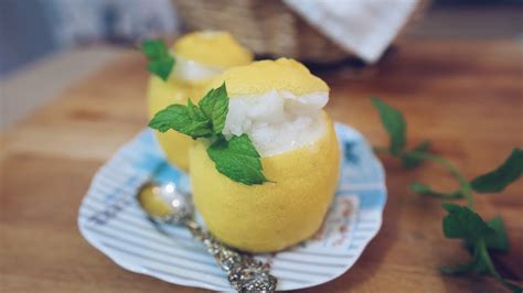 La ricetta semplicissima e gustosa. SORBETTO AL LIMONE FATTO IN CASA - Ricetta della gelateria ...
