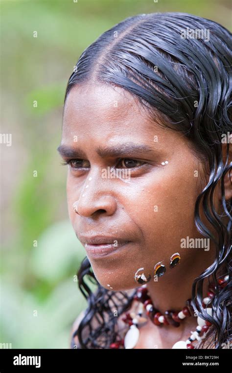 vestido aborigen australia fotografías e imágenes de alta resolución alamy