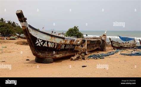 Liberia Canoe Hi Res Stock Photography And Images Alamy