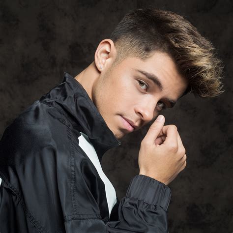 Alex hoyer (born july 26, 1997 in la, usa) is a mexican singer and songwriter, also known for the main role in a tv show for teens. Get In México | Alex Hoyer