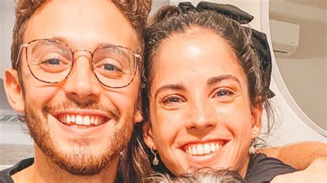 Desde casa #7 cande molfese y ruggero pasquarelli se animaron a jugar a las 100 preguntas, al quién es quién e invirtieron. Ruggero Pasquarelli y Cande Molfese anunciaron "¡Somos ...