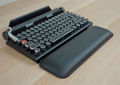 This Vintage Style Typewriter Keyboard Lets You Type In The Most