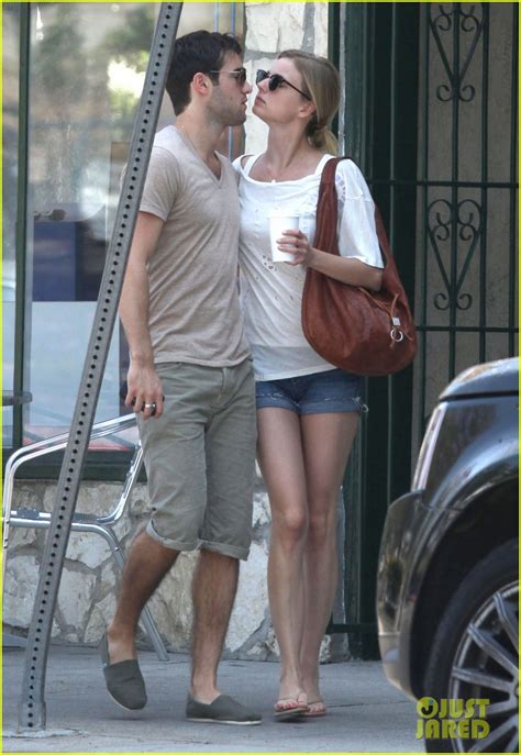 Emily Vancamp And Josh Bowman Little Doms Lovers Photo 2682754