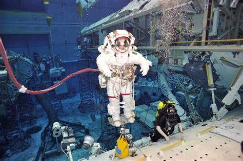 Esa Astronaut Samantha Cristoforetti Training For Spacewalks In Nasas