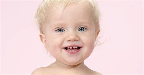 Symptome & anzeichen hausmittel & hilfe bei zahnenden babys. Babys erste Zähne - das sollten Sie wissen | Eltern-Tipps