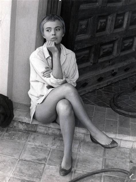 Jean Seberg On The Set Of Bonjour Tristesse 1958 Mia Farrow Classic Hollywood Old Hollywood