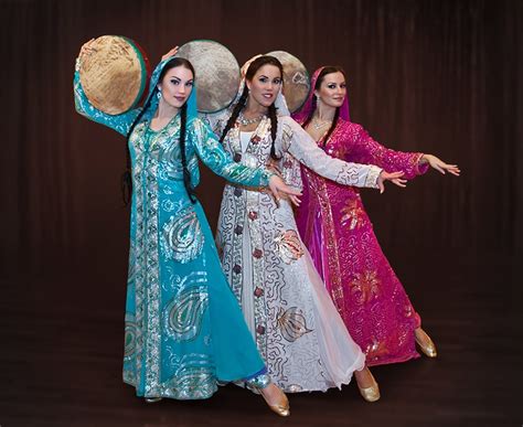 إيران تسمح للنساء بارتداء الملابس التقليدية