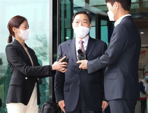 김오수 검찰총장 지명자를 감사원장이 거부했던 이. 김오수 검찰총장 후보에 '文지기'·'받아쓰기 검사' 꼬리표 붙인 ...