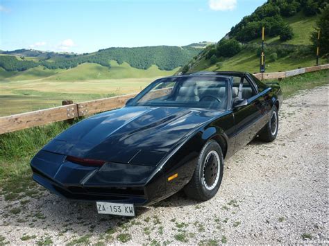 A styling icon to celebrate the tra. Fotos de Pontiac Firebird Trans Am KITT 1982 | Foto 3