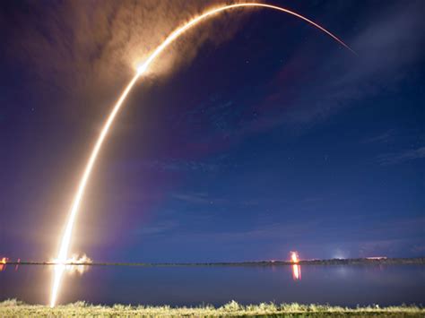 Spacex Falcon 9 Lights Up The Night Sky Cbs News