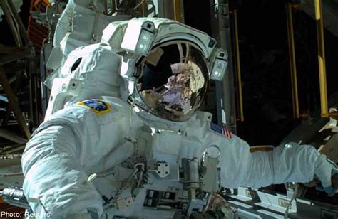 Nasa Astronauts Step Out On Christmas Eve Spacewalk News Asiaone
