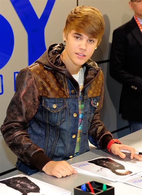 A Guide To Justin Biebers Style Over The Years Stylecaster