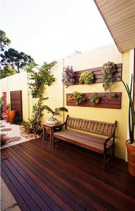 Imagine todas las diferentes formas de mostrar tus plantas. Renueva las paredes de tu patio, con plantas colgantes # ...
