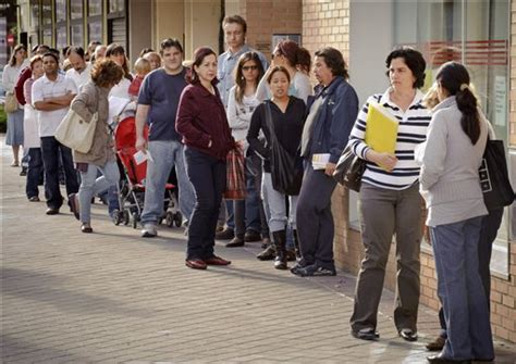 How do i find benefits while i cannot work? Federal Workers Start to Apply for Unemployment Benefits ...