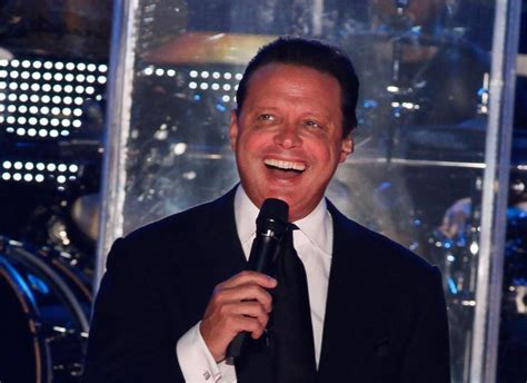 Luis miguel — devuélveme el amor 04:05. Forbes: Univision to Develop Luis Miguel TV Series Competing With MGM - Univision