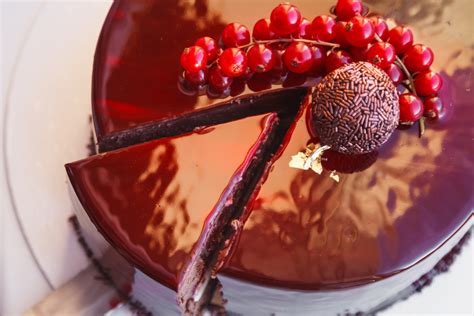 Maybe you would like to learn more about one of these? Four Amazing Mirror Cakes That Will Delight Your Guests ...