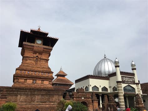 Tempat Wisata Menara Kudus Mosque Yang Wajib Dikunjungi