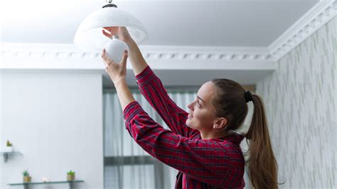 How To Change A Lightbulb Real Homes