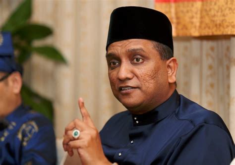 Malam tadi, beliau yang juga ahli parlimen kepala batas dikunjungi presiden persatuan bola sepak malaysia (fam), datuk hamidin mohd amin di kediamannya di shah alam. Removal of PSP canteen operator an administrative issue ...