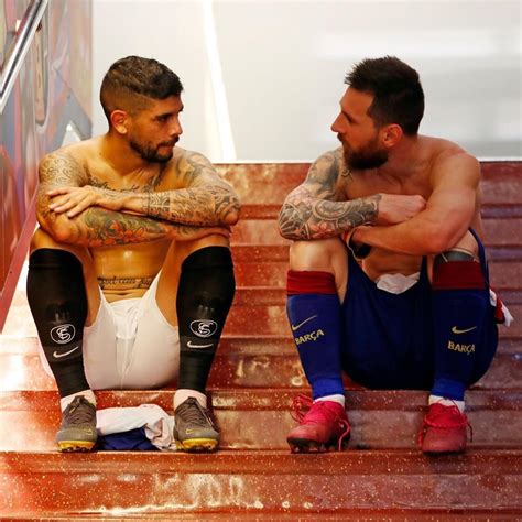 For the casual fan the name will hardly stir up confidence, but for those paying close attention to the for argentina to see the best of messi they must also see the best of banega. Messi & banega | Barça sevilla, Guantes de fútbol, Lionel ...