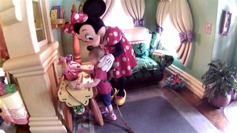 Meeting Minnie Mouse At Her House Youtube