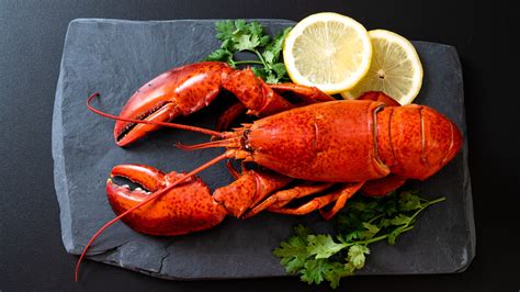 Heres What The Green Stuff In Lobster Actually Is