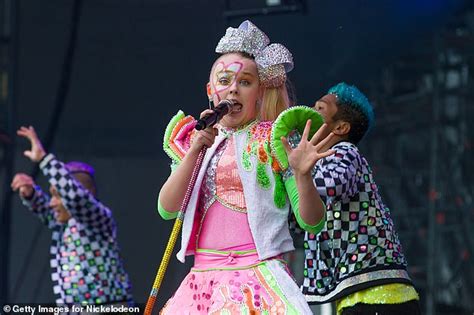 Jojo Siwa Arrives In Australia For Her Dream Tour