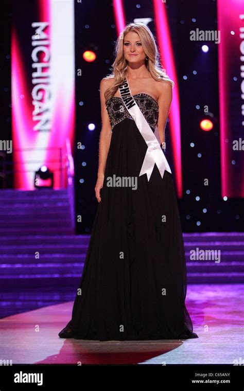 Miss Michigan Usa Channing Pierce In Attendance For 2011 Miss Usa