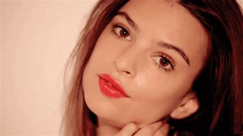 Emily Ratajkowski Pretty Girl  Find And Share On Giphy
